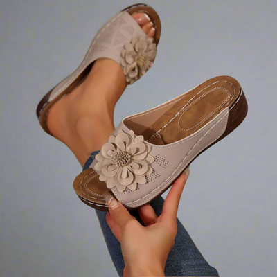 JOLANDA | Elegant orthopedic sandals with floral motif