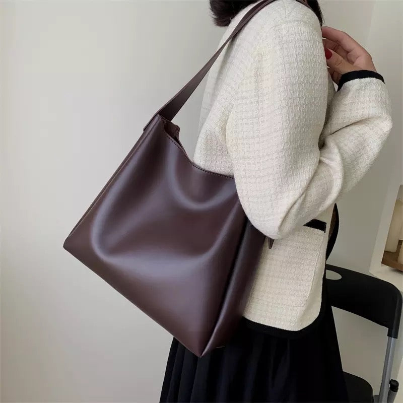 BELLA | Spacious bag