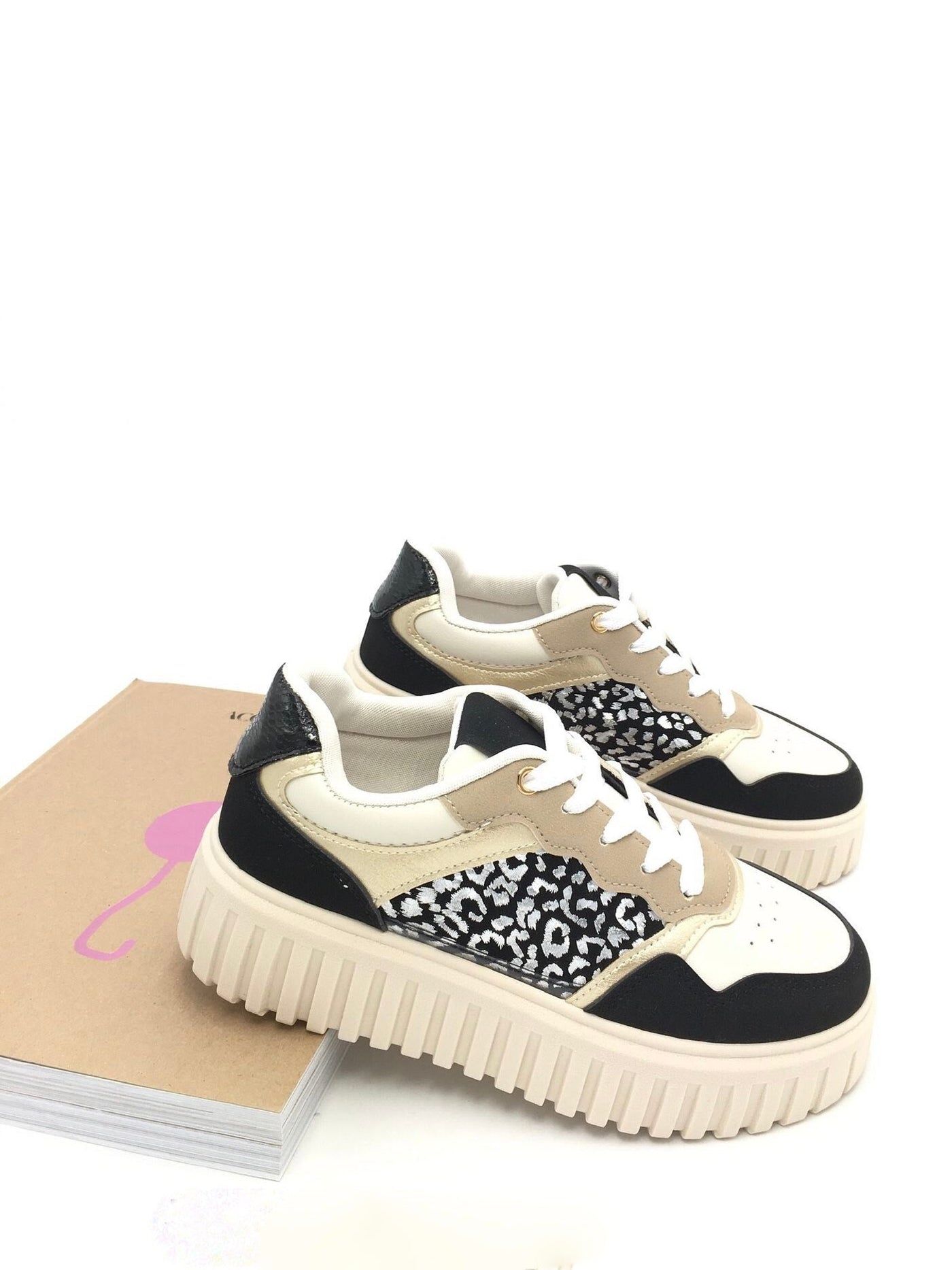 PRINT | Black Sneaker