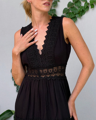 ALYSSA | Sleeveless Midi Dress with V-Neck and Delicate Lace Details