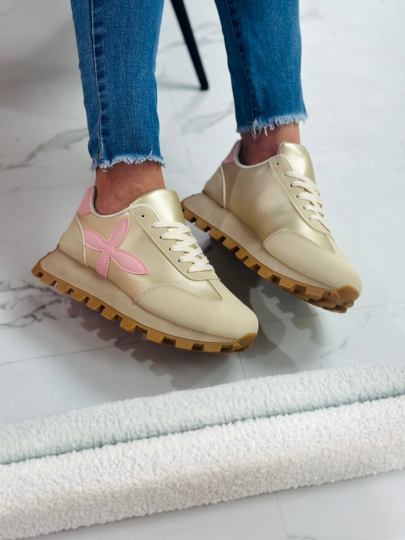 SOPHIA |  Beige Sneaker