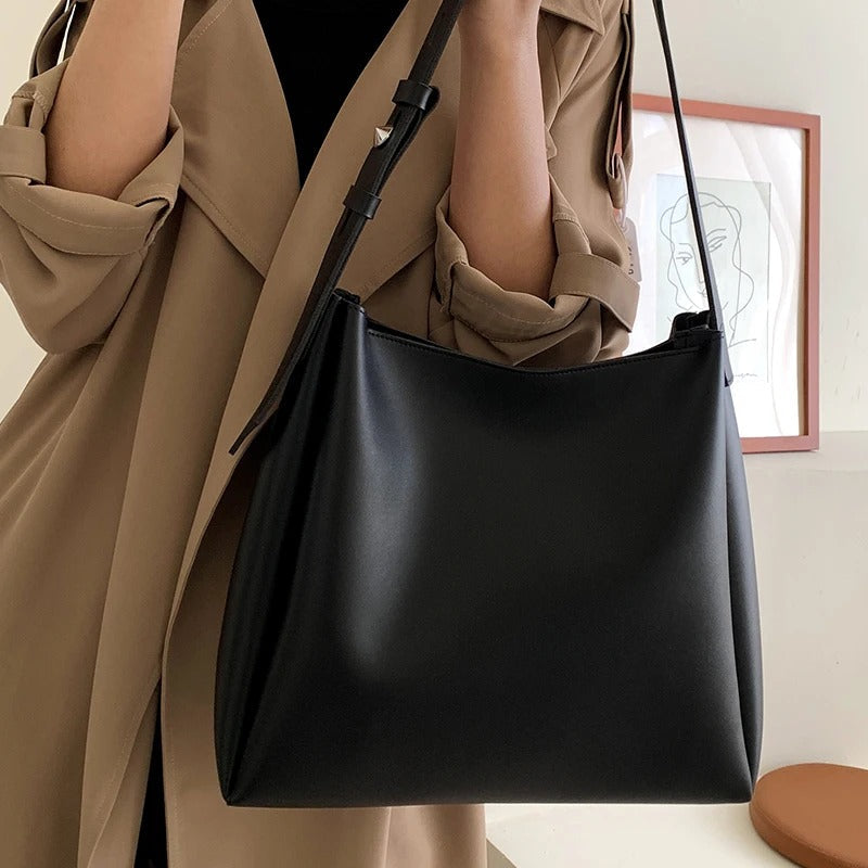 BELLA | Spacious bag
