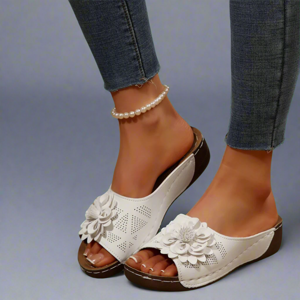 JOLANDA | Elegant orthopedic sandals with floral motif