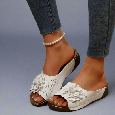 JOLANDA | Elegant orthopedic sandals with floral motif