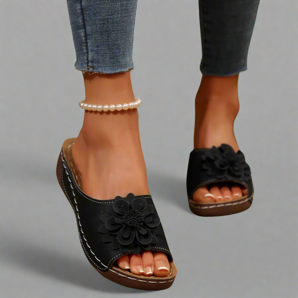 JOLANDA | Elegant orthopedic sandals with floral motif
