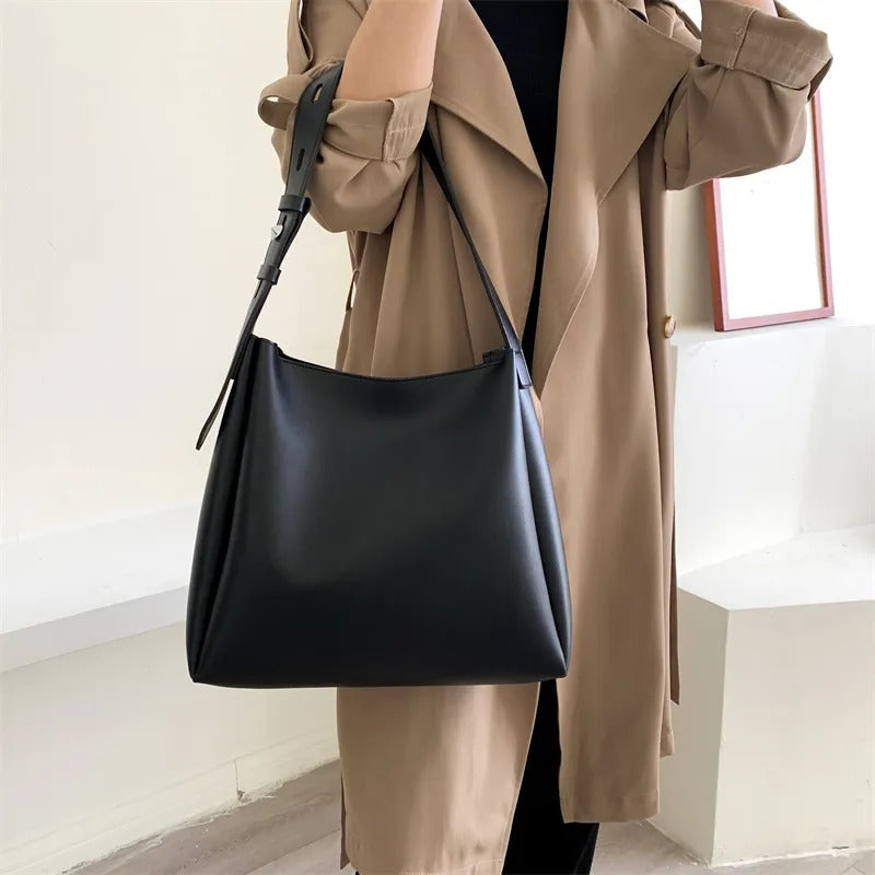 BELLA | Spacious bag