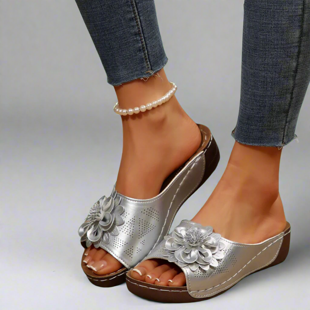 JOLANDA | Elegant orthopedic sandals with floral motif