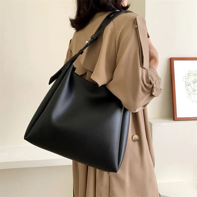 BELLA | Spacious bag