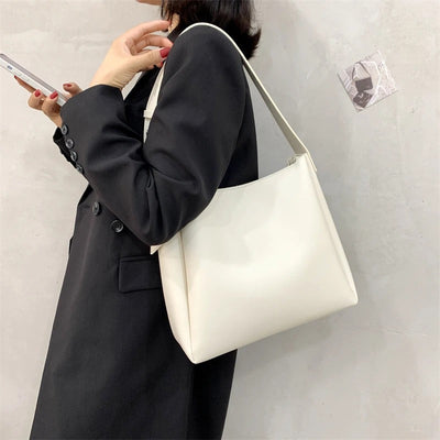 BELLA | Spacious bag