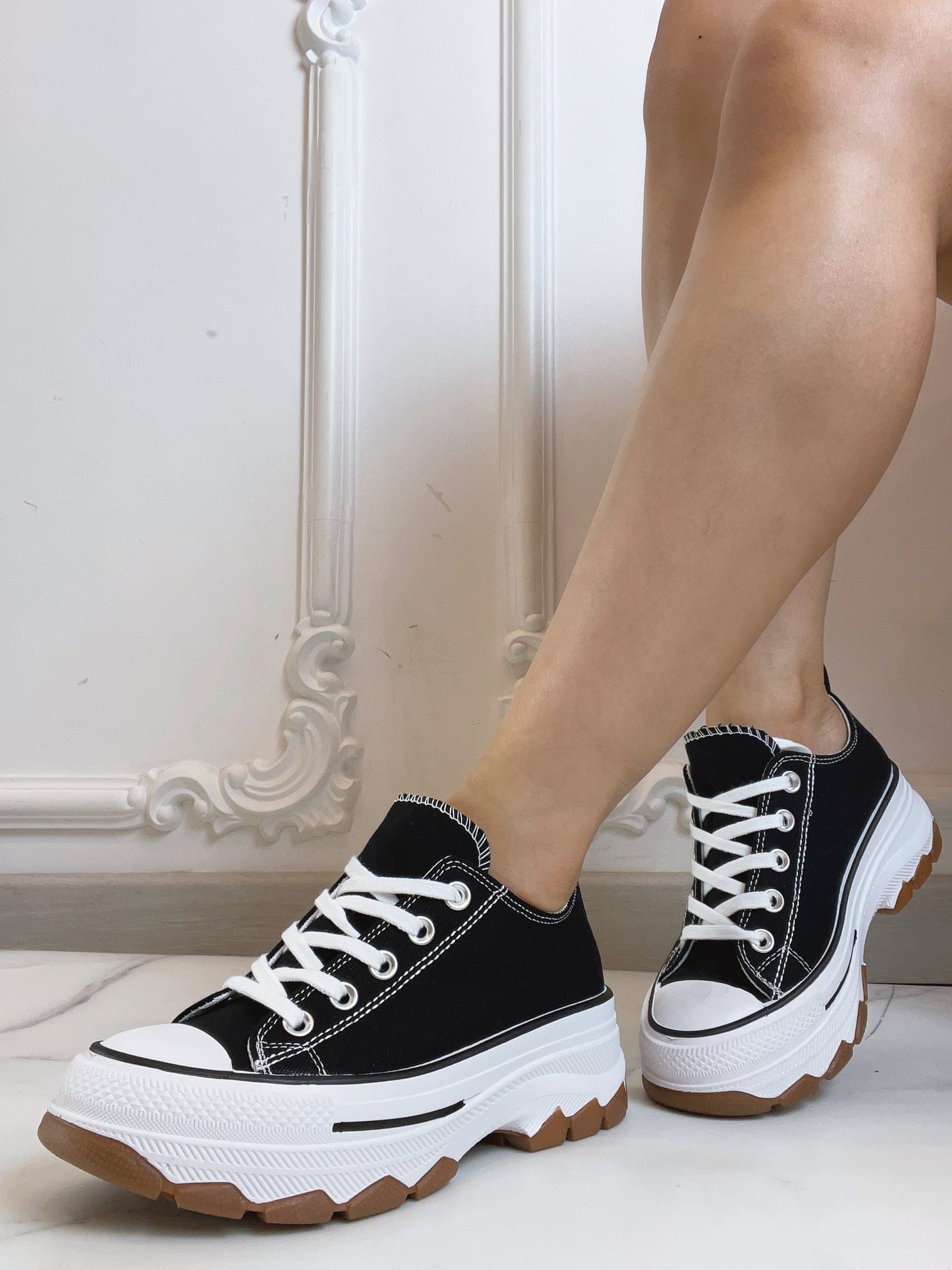 ALLIES | Black Sneaker