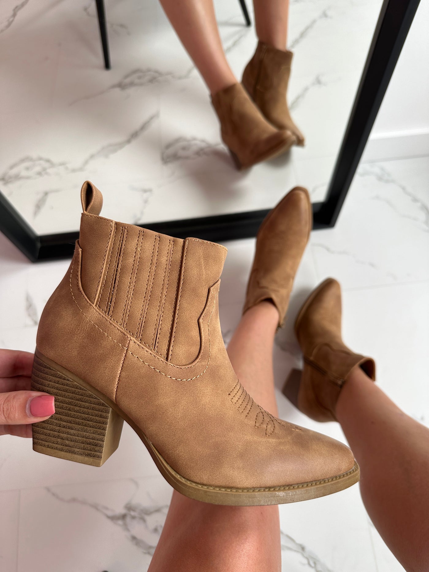 COWBOY | Low Camel Boots