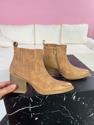 COWBOY | Low Camel Boots